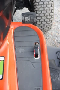Husqvarna YTH24V54 Lawn Tractor - Image 9